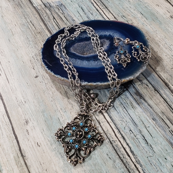 🎉HP🎉Avon Necklace and Earrings Set. - Picture 14 of 14